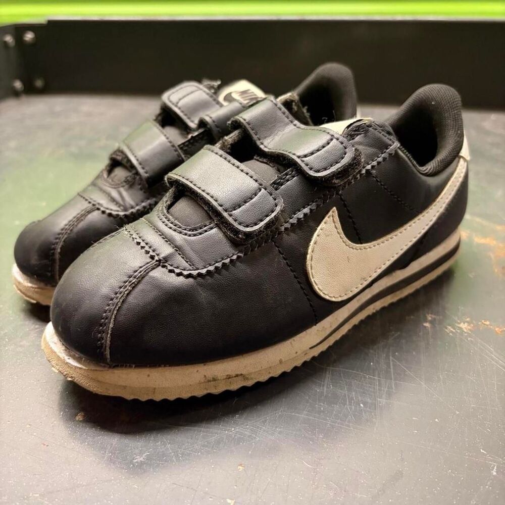 Nike Men's Black and Navy Trainers
